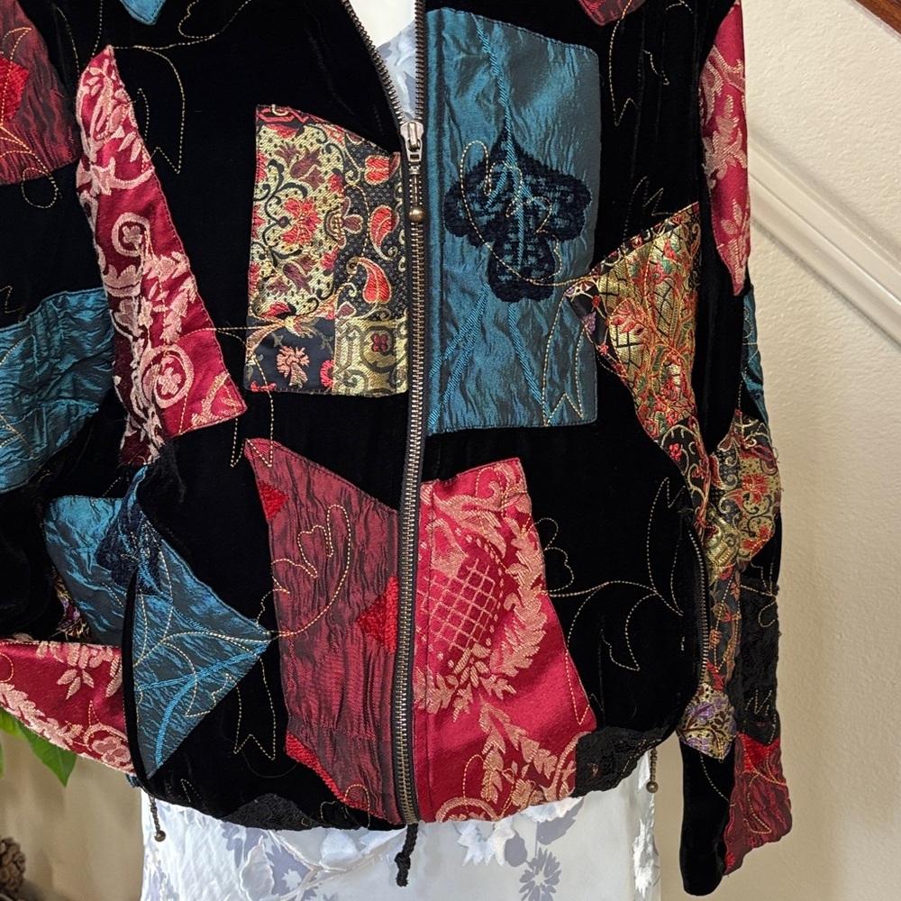 Beautiful Vintage, Eye Catching✨ Chicos Patchwork Velvet Women's Jacket 🤩 - Picture 3 of 11